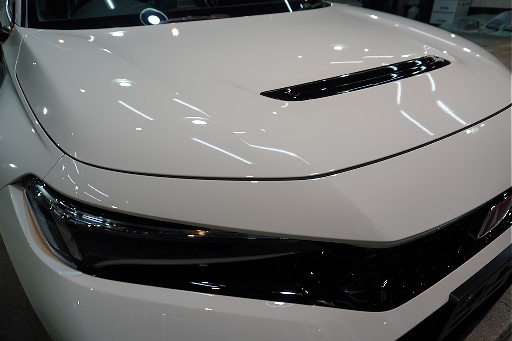 仙台でシビックタイプRのコーティングなら。高度な下地処理とガラス被膜で、サーキットから街乗りまで愛車の美しさを強力に守り抜きます。