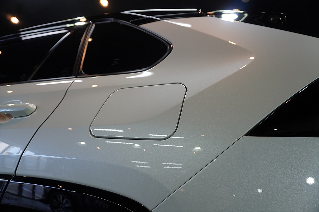 仙台のプロショップによるRAV4施工。ボディからホイール、未塗装樹脂までフルコースのコーティングで、究極の防汚性能を発揮。