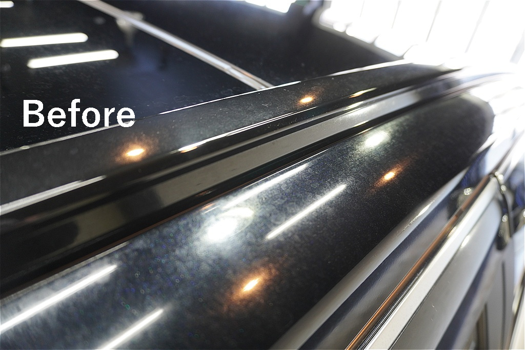 宮城県仙台市でのRAV4施工前後の比較画像。新車特有の塗装の曇りを独自の磨きで解消し、コーティングによって本来の深い艶を復元。