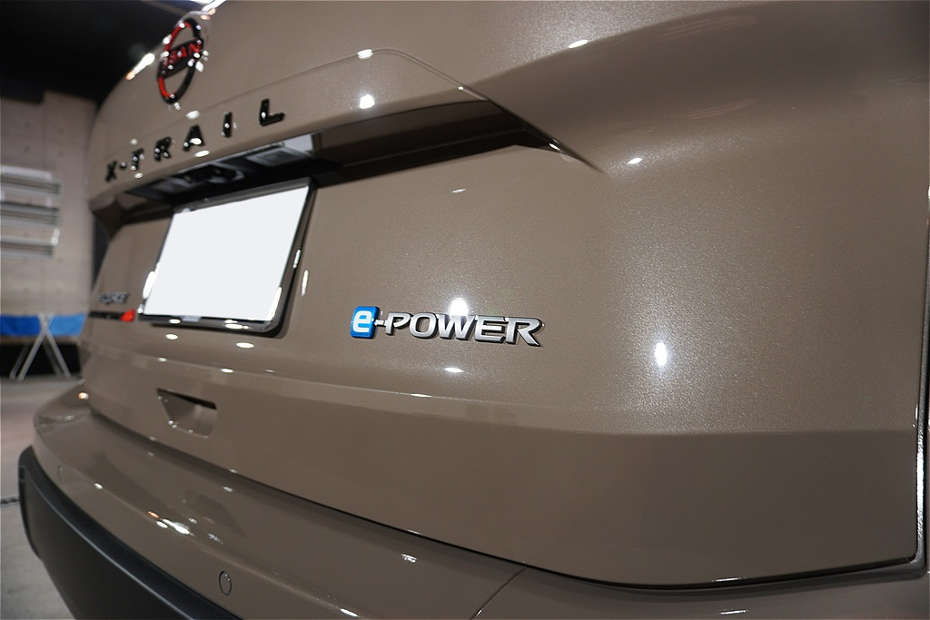 リボルト仙台で施工した日産エクストレイルのガラスコーティング完了写真