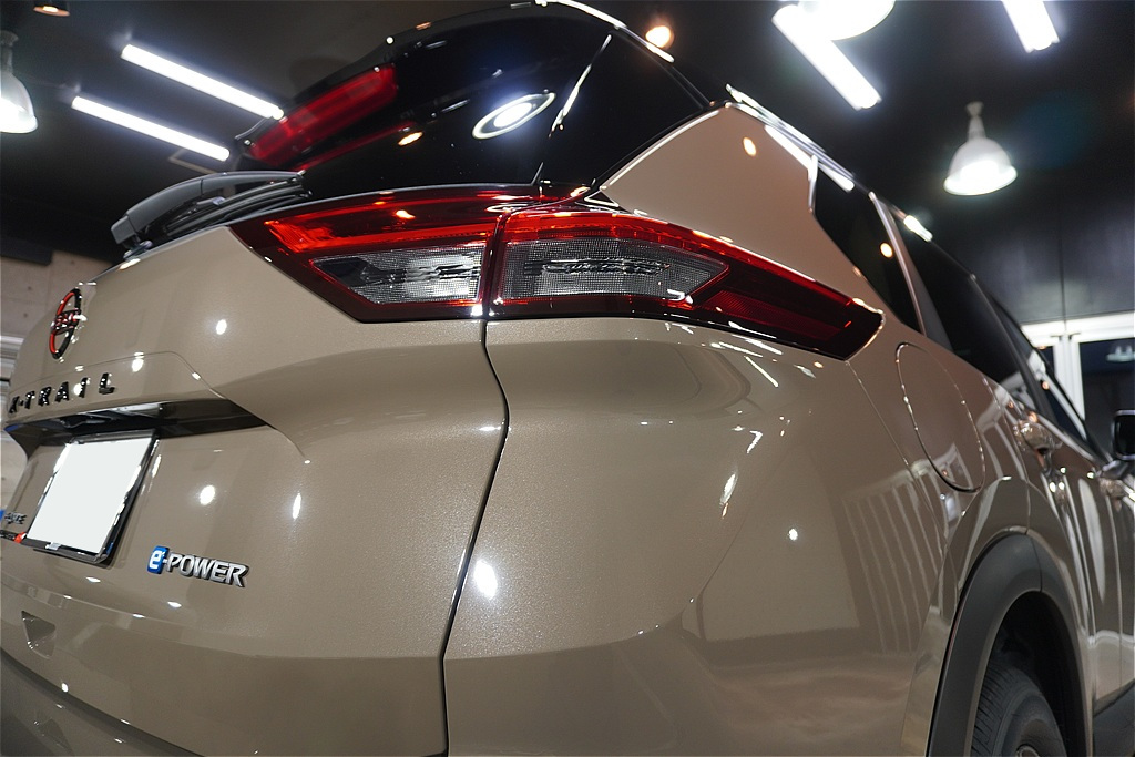 リボルト仙台で施工した日産エクストレイルのガラスコーティング完了写真