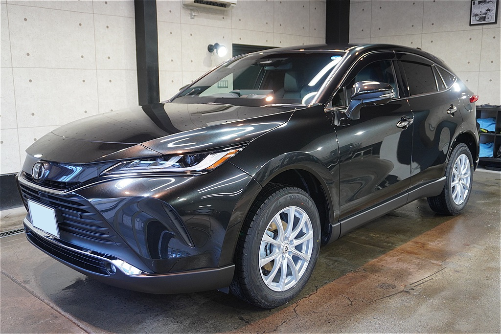 仙台の大量な花粉をリボルト仙台が徹底洗浄。ハリアーのブラック本来の輝きを取り戻す、専門店のカーコーティング施工事例。