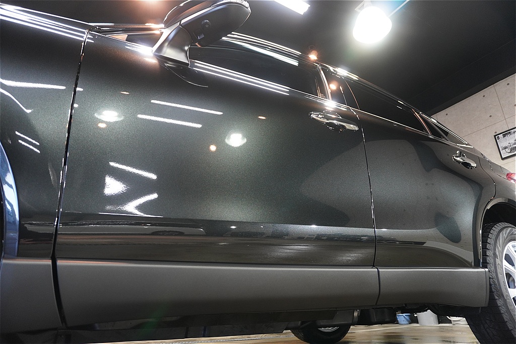 ハリアーのブラックを花粉や黄砂から守る仙台のコーティング。優れた撥水性能で、日々の洗車メンテナンスが驚くほどスムーズに。