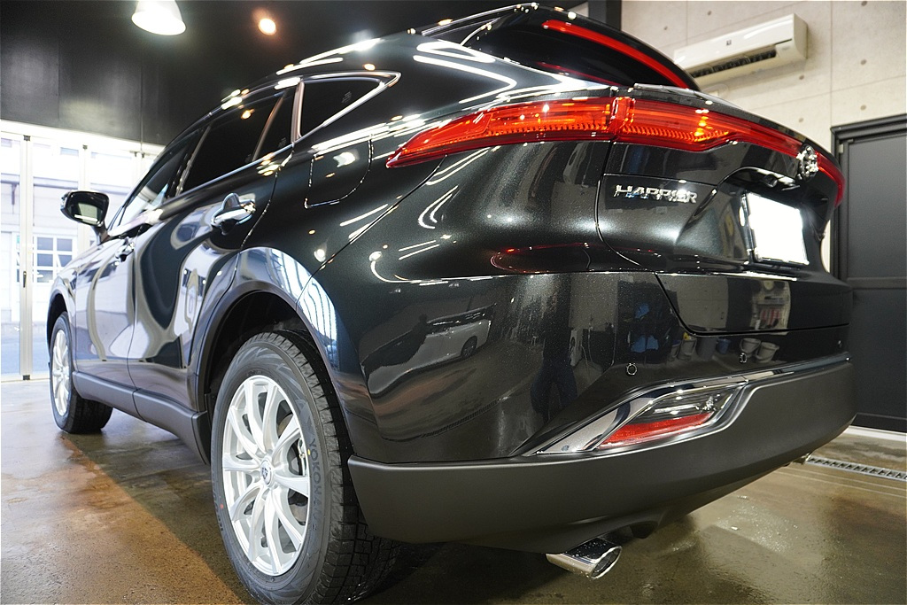 仙台の花粉シミ対策に有効なハリアーのコーティング。専用シャンプーでの精密洗浄とUV軽減トップコートで、深い艶を長期間維持。