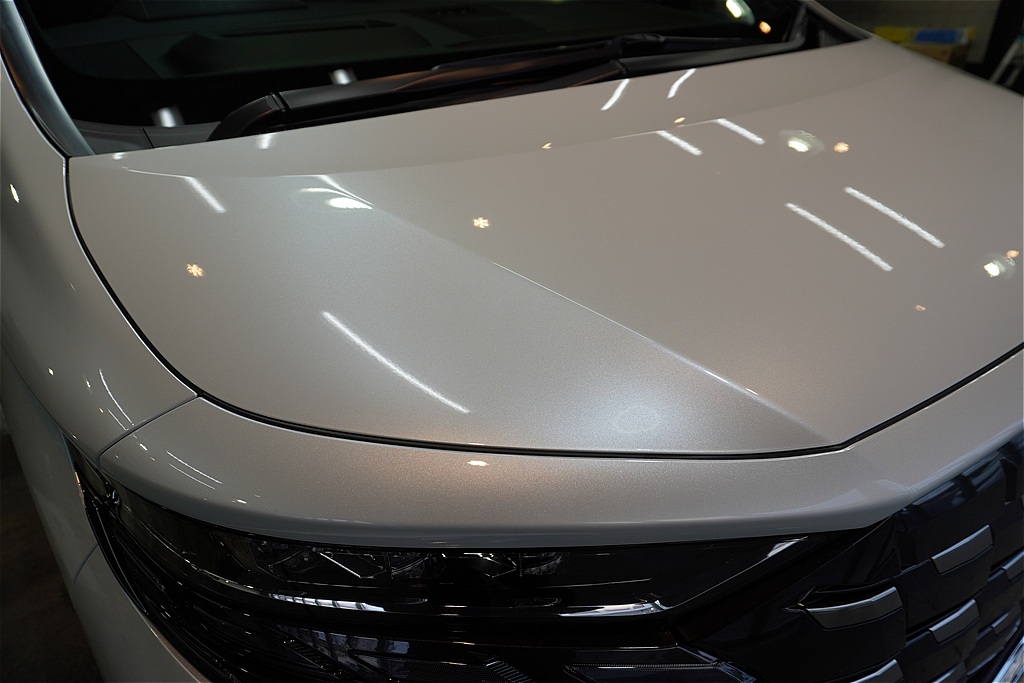仙台でアルファードのコーティングなら。高度な下地処理とガラス被膜で、迫力のフロントマスクをより一層際立たせます。