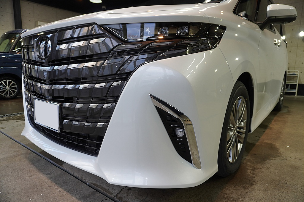 リボルト仙台によるアルファード施工。低分子型ガラス被膜が優れた防汚性能を発揮し、日々の洗車をスムーズかつ短時間で完了。