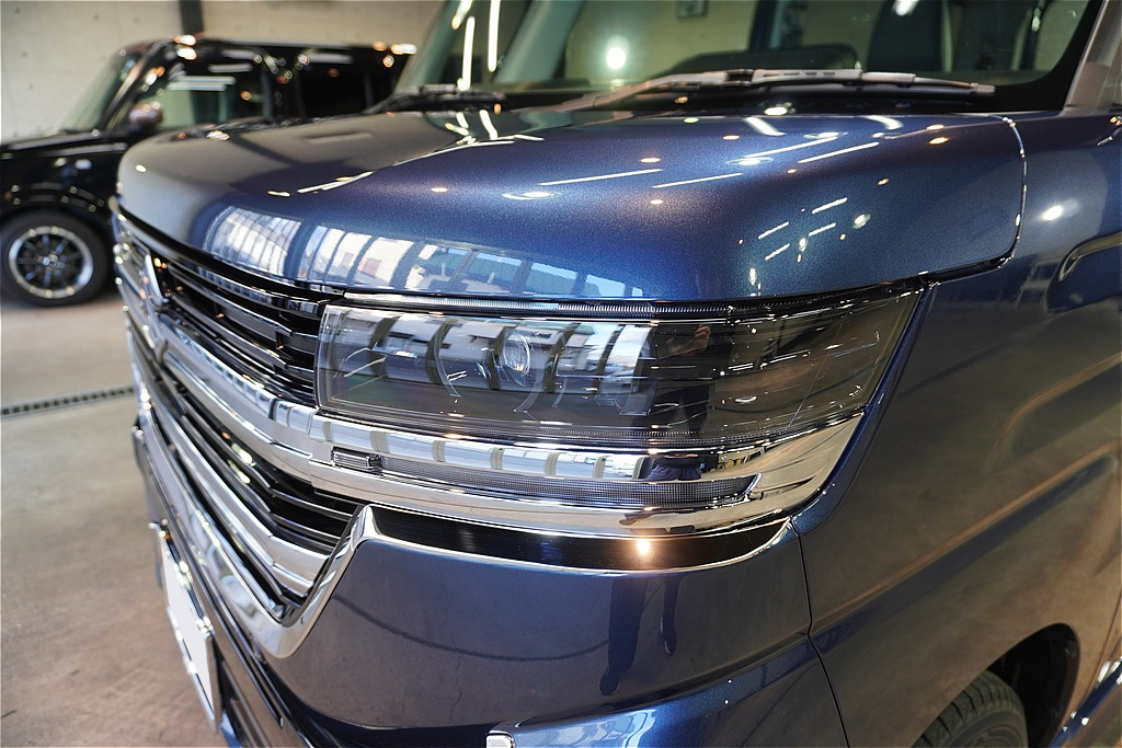 リボルト仙台によるスペーシアカスタム施工。3層構造のセラミック被膜が高い防汚性能を発揮し、背の高いボディの洗車も驚くほどスムーズに完了します。