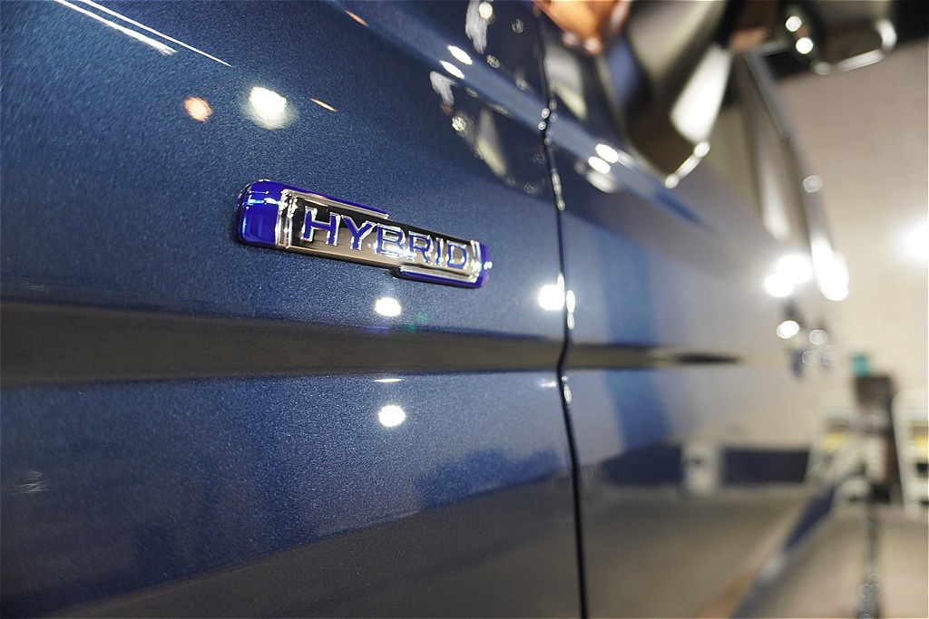 リボルト仙台によるスペーシアカスタム施工。3層構造のセラミック被膜が高い防汚性能を発揮し、背の高いボディの洗車も驚くほどスムーズに完了します。