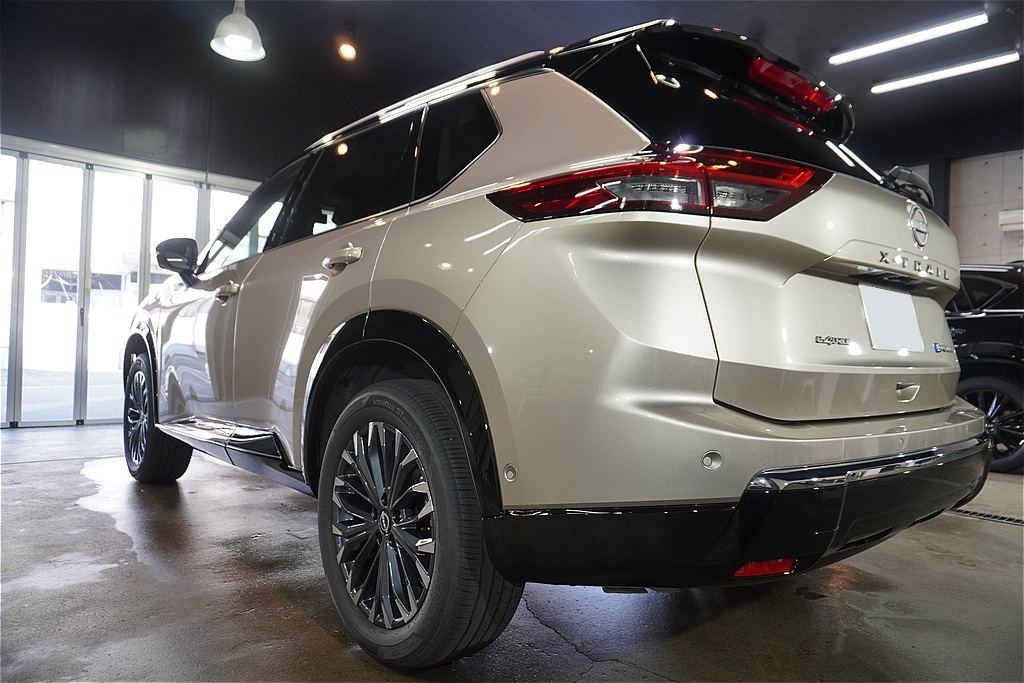 エクストレイルの施工事例。仙台・東北の気候に最適な高耐久コーティング。専門店の丁寧な洗浄で、塗装本来の透明感を引き出します。