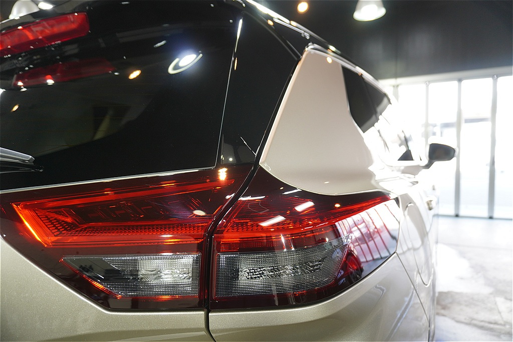 仙台のプロショップが手掛けるエクストレイル。緻密なコーティング被膜が、タフなSUVのボディを日常の汚れからスマートにガード。