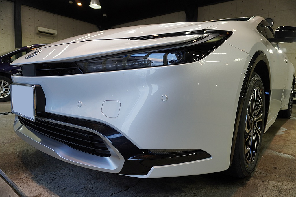 宮城・仙台の専門店が仕上げるプリウス。最高峰セラミックの密着力で、新車以上の輝きと環境性能に優れた愛車の資産価値を守り抜きます。