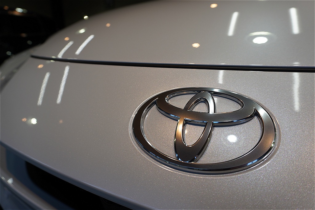 宮城・仙台の専門店が仕上げるプリウス。最高峰セラミックの密着力で、新車以上の輝きと環境性能に優れた愛車の資産価値を守り抜きます。