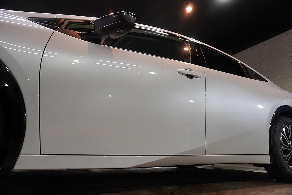 プリウスPHEVの施工事例。仙台の環境に最適なセラミックコーティング。専門店の高度な下地処理で、塗装本来の透明感を最大限に。