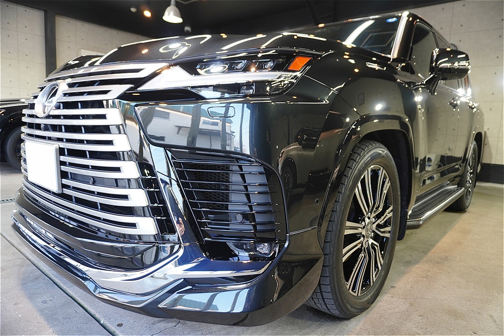 レクサスLXの施工事例。仙台の環境に最適なセラミックコーティング。専門店の高度な下地処理で、重厚感あふれるボディラインを美しく強調。