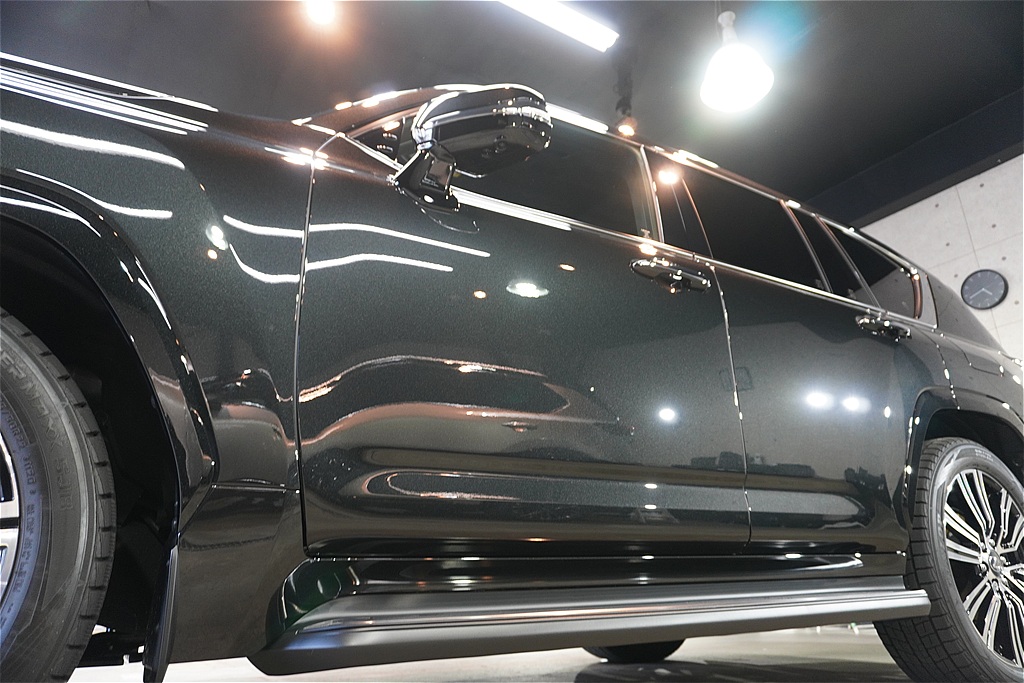 仙台のプロショップによるレクサスLX施工。ボディからホイール、未塗装樹脂までフルコースのセラミック施工で、究極の防汚性能を発揮します。