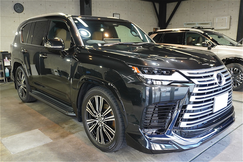 宮城県仙台市でのレクサスLX施工事例。最高級セラミックコーティングの膜厚感が、フラッグシップSUVの圧倒的な威風堂々たる姿を際立たせます。