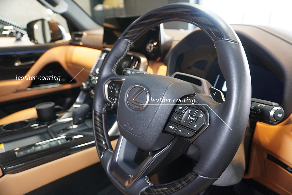 リボルト仙台によるステアリングコーティング施工。毎日触れるハンドルを保護し、手垢汚れによるテカリやベタつきを長期間抑制します。