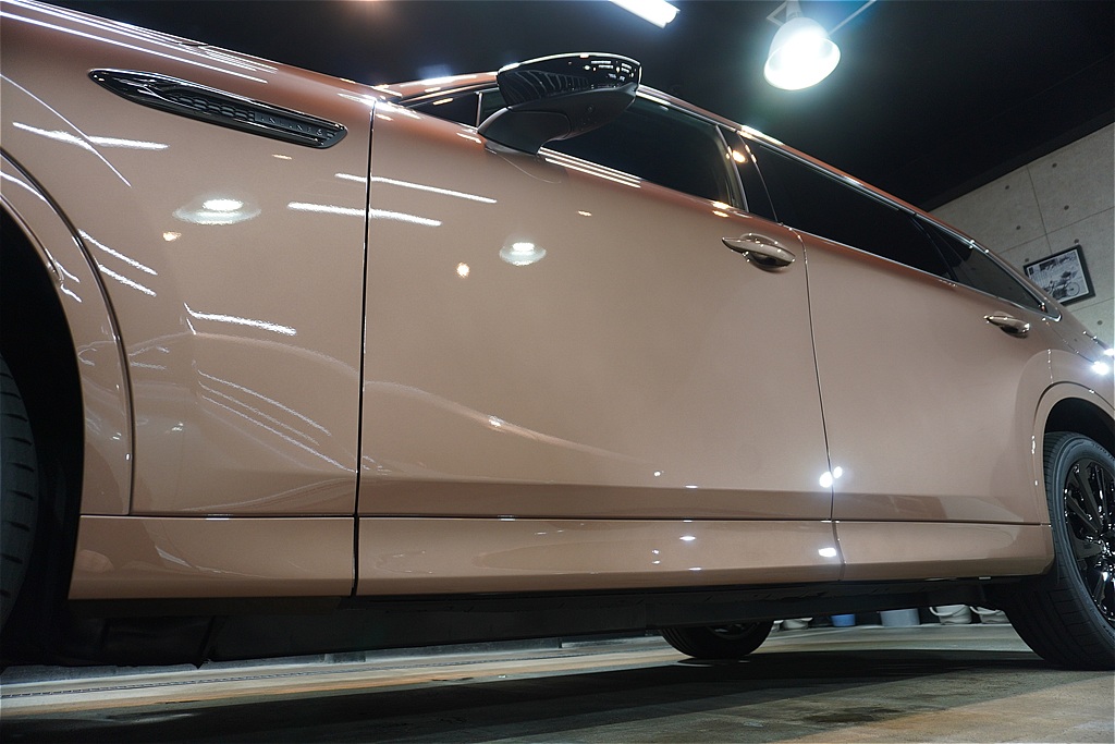 仙台のプロショップによるCX-80施工。大面積のボディパネルから未塗装樹脂まで、ガラス被膜でコーティングし、究極の防汚性能を発揮。