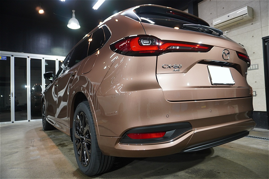 CX-80施工事例。東北・宮城での多人数でのロングドライブを支える強靭なガラス被膜。濡れたような質感が圧倒的な存在感を演出。