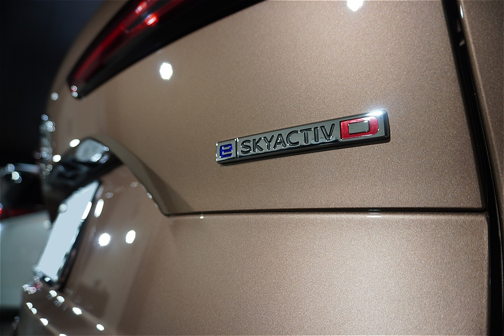 仙台のプロショップが手掛けるCX-80。ガラスコーティング独自の透明度の高い輝きが、最新マツダSUVの資産価値を永く守り続けます。