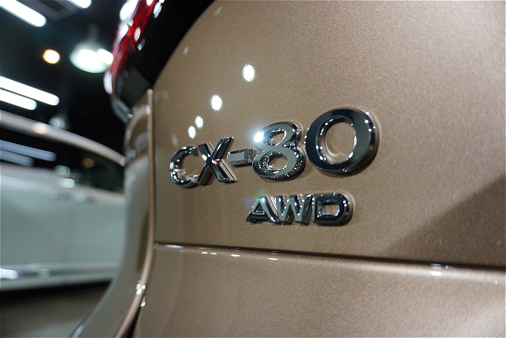 仙台のプロショップが手掛けるCX-80。ガラスコーティング独自の透明度の高い輝きが、最新マツダSUVの資産価値を永く守り続けます。