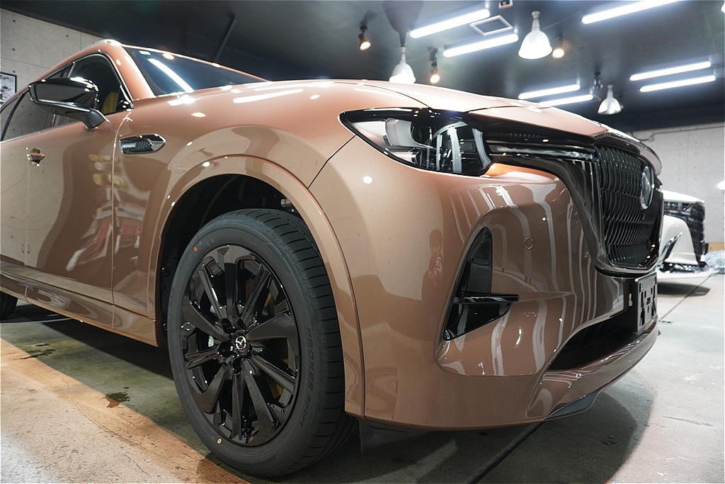 仙台でCX-80のコーティングなら。熟練の磨きでマツダ独自の塗装密度を最大限に引き出し、鏡のような深い艶と光沢を与えます。