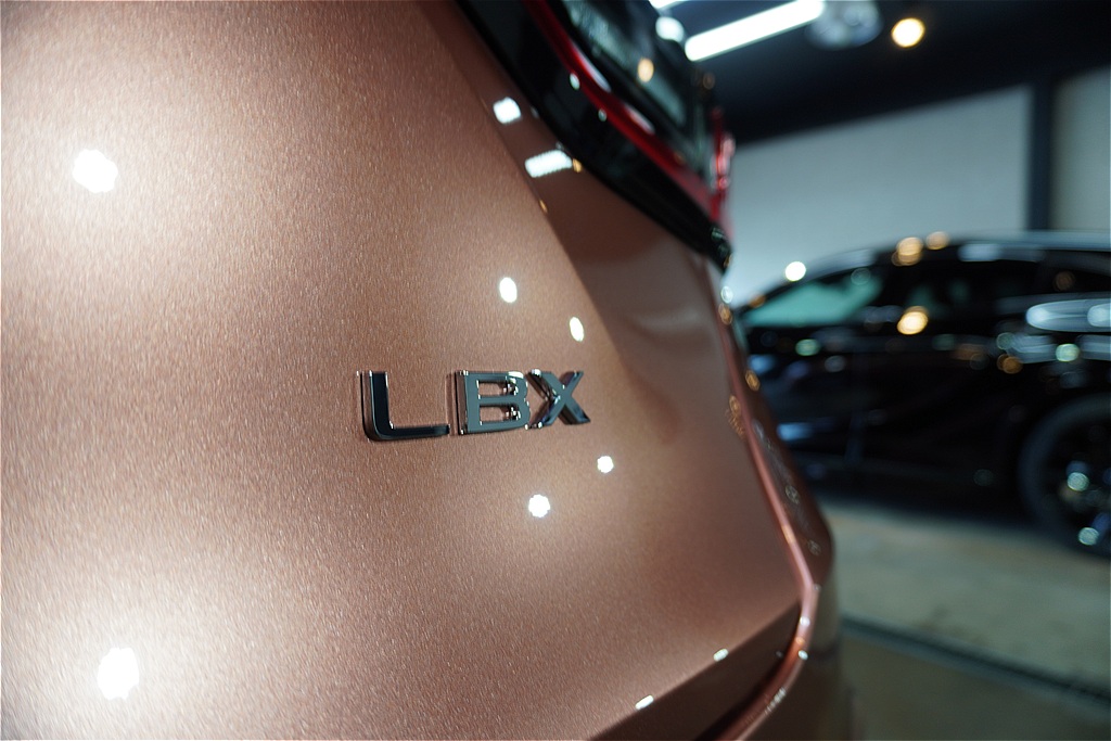 レクサスLBX施工事例。東北・宮城での軽快なドライブを支える防汚性能。汚れが固着しにくく、日々の洗車が驚くほど楽になります。