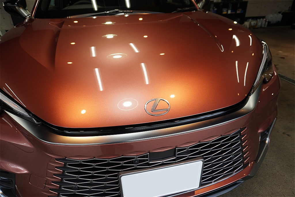 リボルト仙台によるレクサスLBX施工。新車時のみ選択可能な特別コースで、コンパクトラグジュアリーに相応しい艶やかな姿を演出。