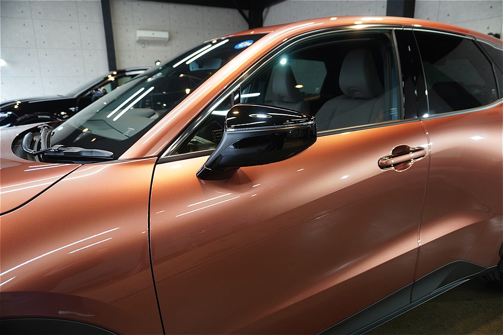 レクサスLBXの施工事例。仙台・東北の環境に配慮したUVカット機能付きコーティング。専門店の丁寧な洗浄で、最高の状態で保護を開始します。