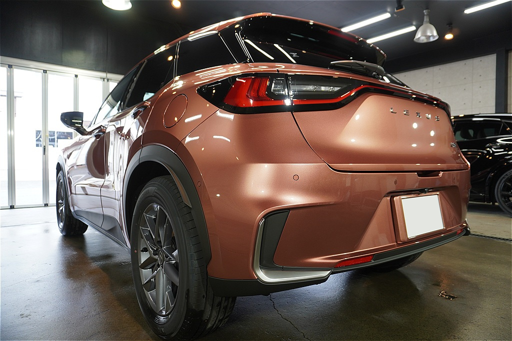 仙台のプロショップによるレクサスLBX施工。緻密なフロントマスクから樹脂パーツまで、新車限定コースで賢くスピーディーにガード。