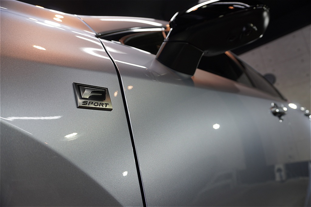 仙台のプロショップによるレクサスRX施工。ボディからホイール、未塗装樹脂までフルコースのセラミック施工で、究極の防汚性能を発揮。