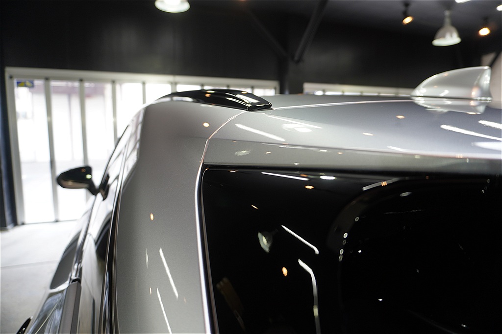 レクサスRX施工事例。東北・宮城での優雅なドライブを支える強靭なセラミック被膜。濡れたような質感が、ラグジュアリーSUVの存在感を演出。