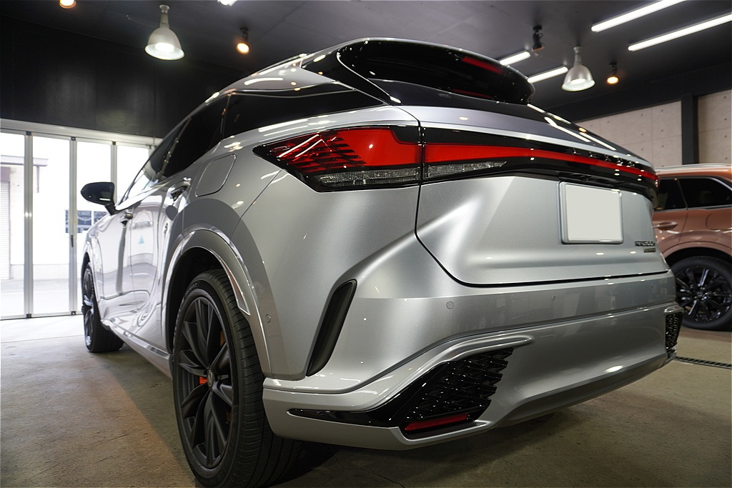 レクサスRX施工事例。東北・宮城での優雅なドライブを支える強靭なセラミック被膜。濡れたような質感が、ラグジュアリーSUVの存在感を演出。