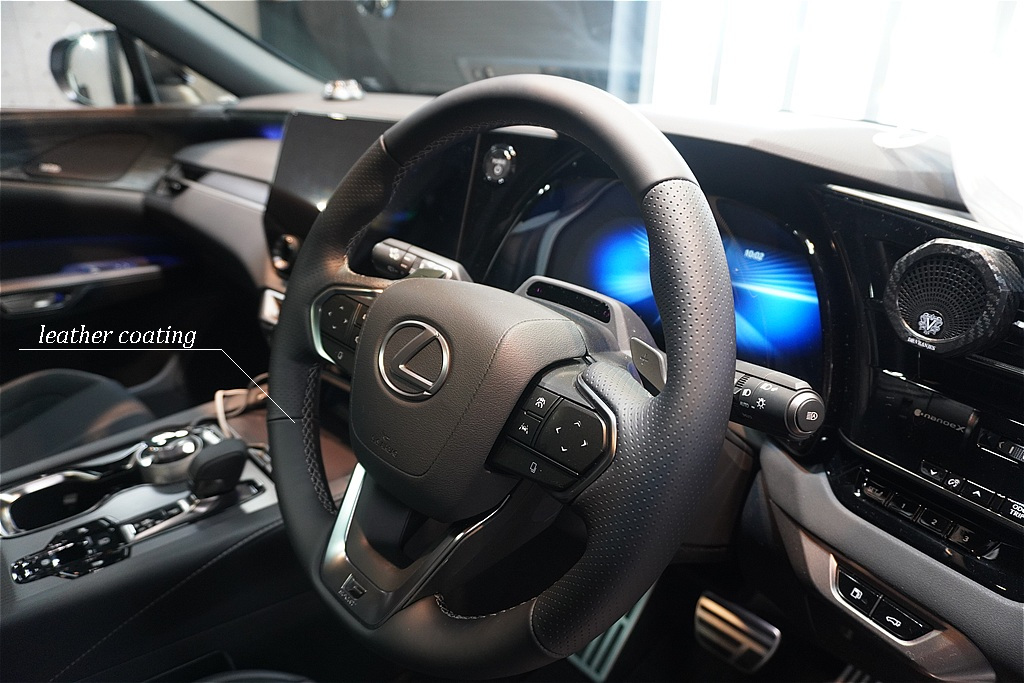 リボルト仙台によるステアリングコーティング。毎日触れるRXのハンドルを専用被膜で保護し、気になるテカリやベタつきを長期間抑制。