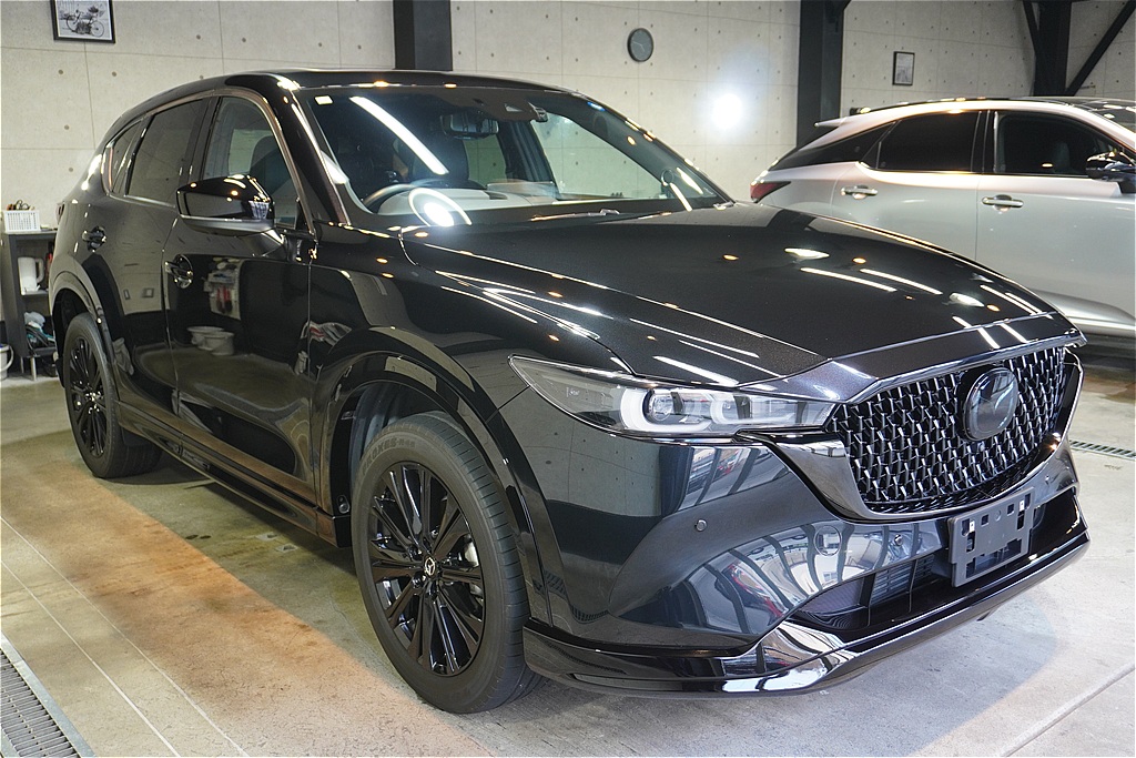 宮城県仙台市でのCX-5施工事例。最高級セラミックコーティングの圧倒的な膜厚感が、マツダ特有の深いボディカラーを引き立てます。
