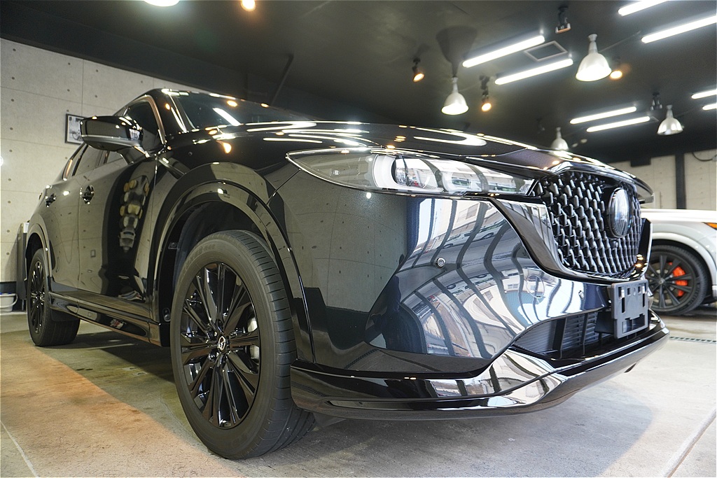 仙台でCX-5のコーティングなら。汚れが目立ちやすい未塗装樹脂パーツもセラミックで保護し、黒々と深みのある質感へ。