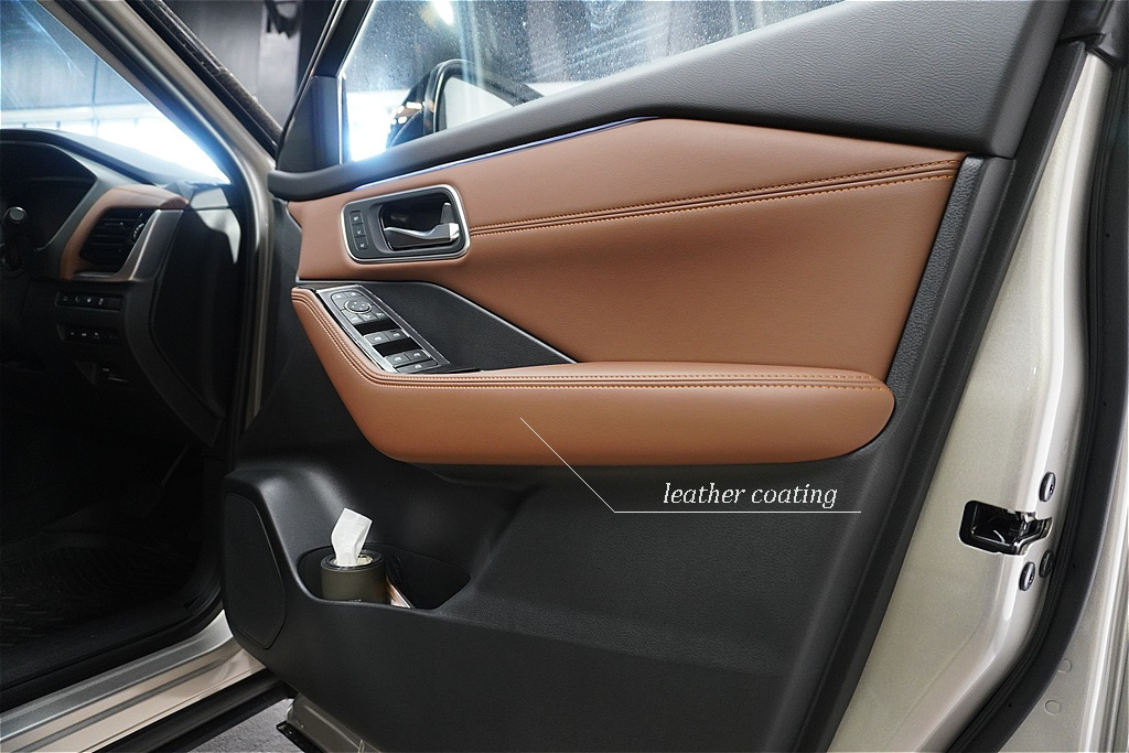 仙台でエクストレイルの内装ケアなら。シートコーティング独自の防汚性能で、アウトドアでの泥汚れや飲みこぼしもサッと拭き取れる状態へ。