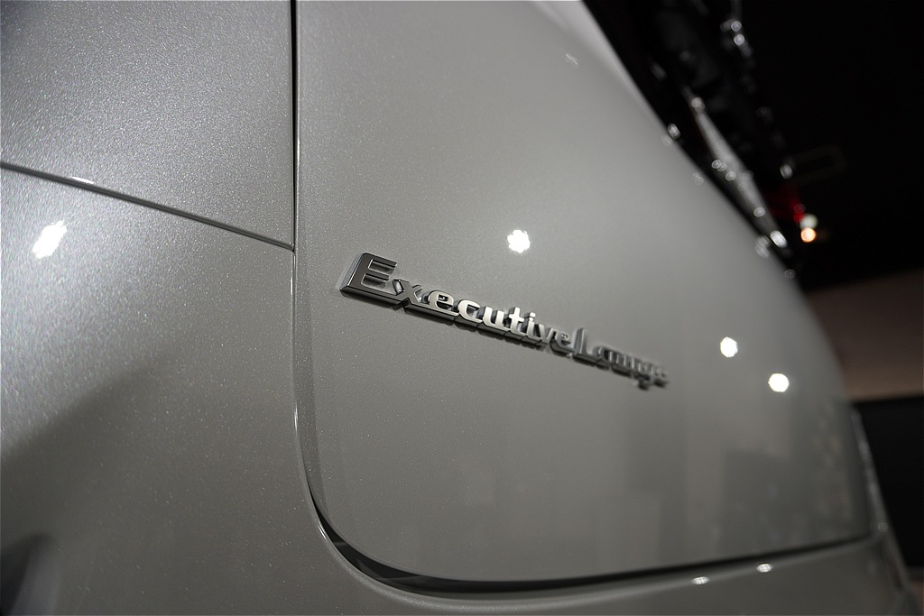 仙台のプロショップが手掛けるアルファード エグゼクティブラウンジ。セラミック独自の低摩擦性能が洗車傷を抑え、最高峰モデルの資産価値を永く守ります。