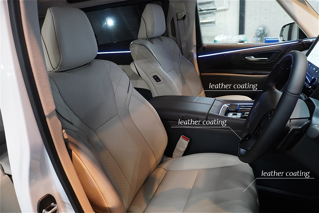 宮城県仙台市でのアルファード施工事例。エグゼクティブなレザーシートの質感を保ちつつ、専用コーティングでジーンズの色移りや不意の汚れから守り抜きます。