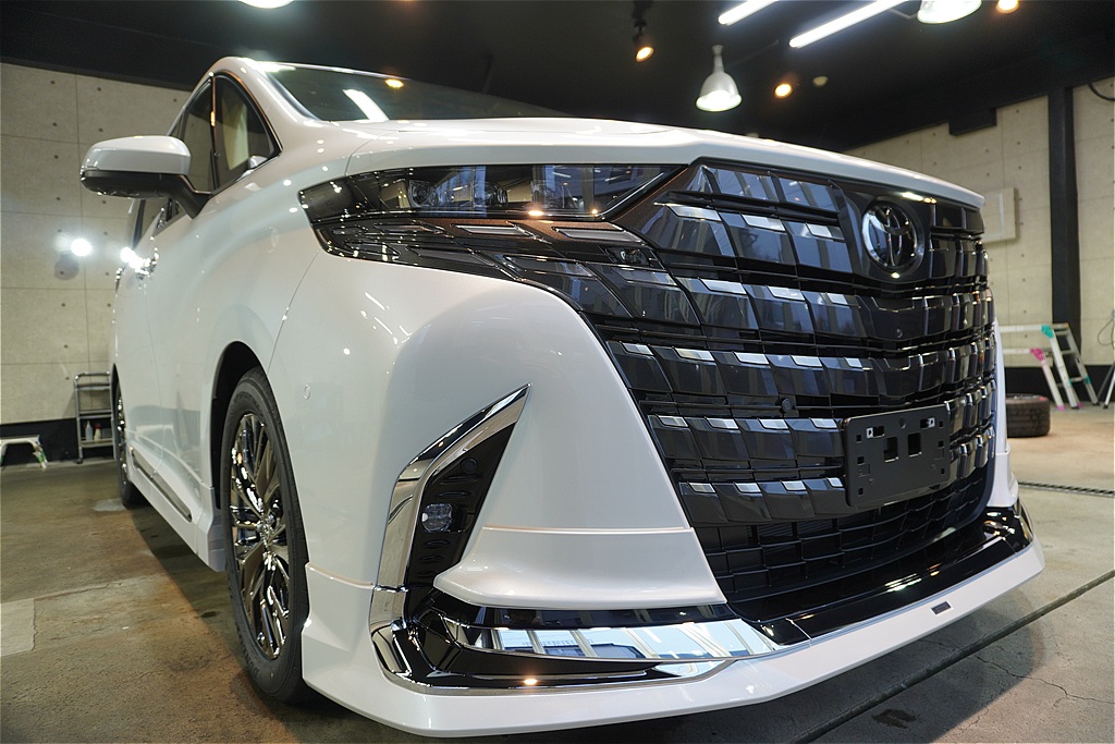 仙台でアルファード エグゼクティブラウンジのコーティングなら。熟練の磨きで塗装の曇りを一掃し、セラミックによる鏡のような深い光沢を与えます。