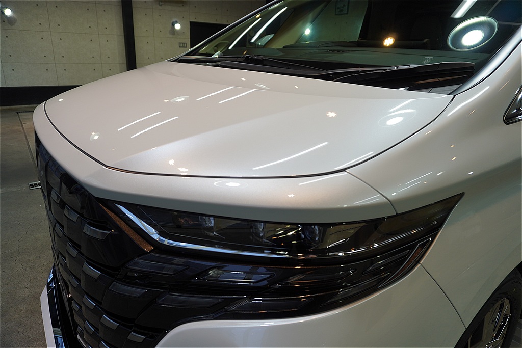 リボルト仙台によるアルファード エグゼクティブラウンジ施工。強固なセラミック被膜が、東北の厳しい環境下でも大切な愛車の塗装面を過酷な汚れから守り抜きます。