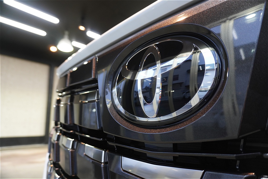 リボルト仙台によるアルファード エグゼクティブラウンジ施工。強固なセラミック被膜が、東北の厳しい環境下でも大切な愛車の塗装面を過酷な汚れから守り抜きます。