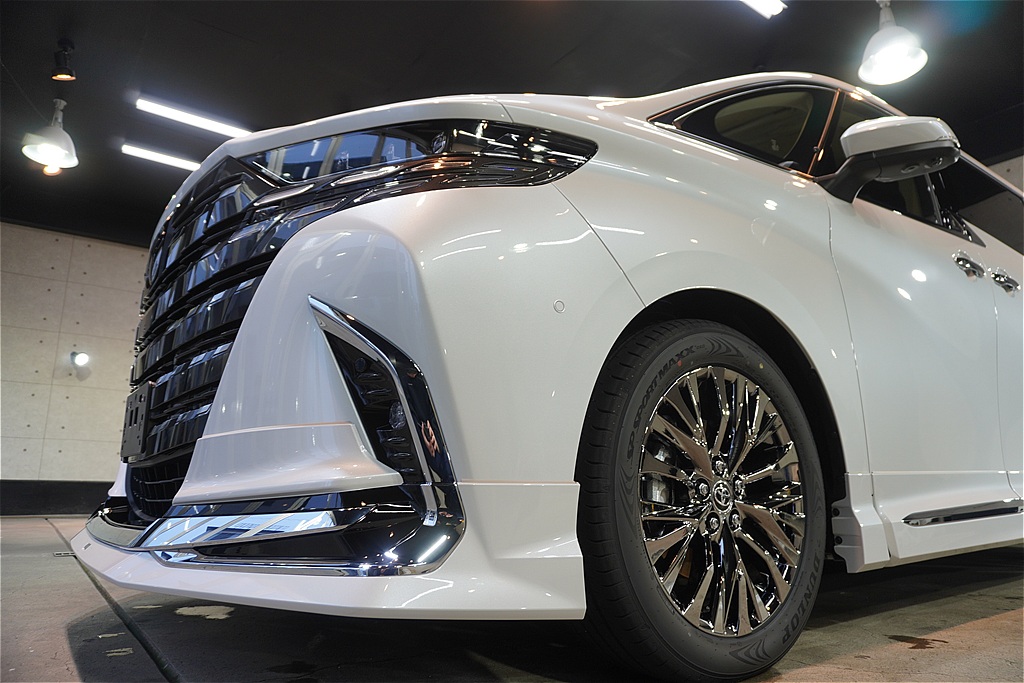 宮城・仙台の専門店が仕上げるアルファード エグゼクティブラウンジ。最高峰セラミックの密着力で、新車以上の透明感と圧倒的な存在感を実現。