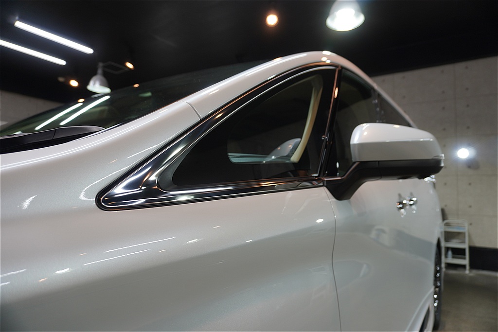 宮城・仙台の専門店が仕上げるアルファード エグゼクティブラウンジ。最高峰セラミックの密着力で、新車以上の透明感と圧倒的な存在感を実現。