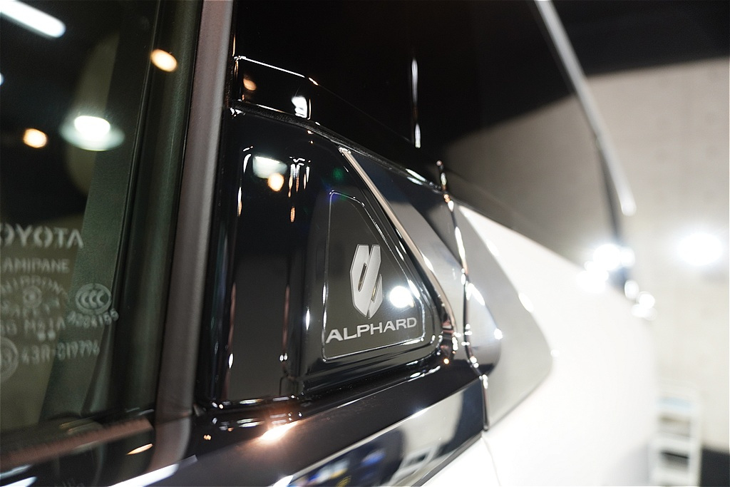 アルファード エグゼクティブラウンジ施工事例。仙台・東北の気候に最適な高耐久セラミック。専門店の高度な技術で、重厚感あふれる輝きを永く維持します。