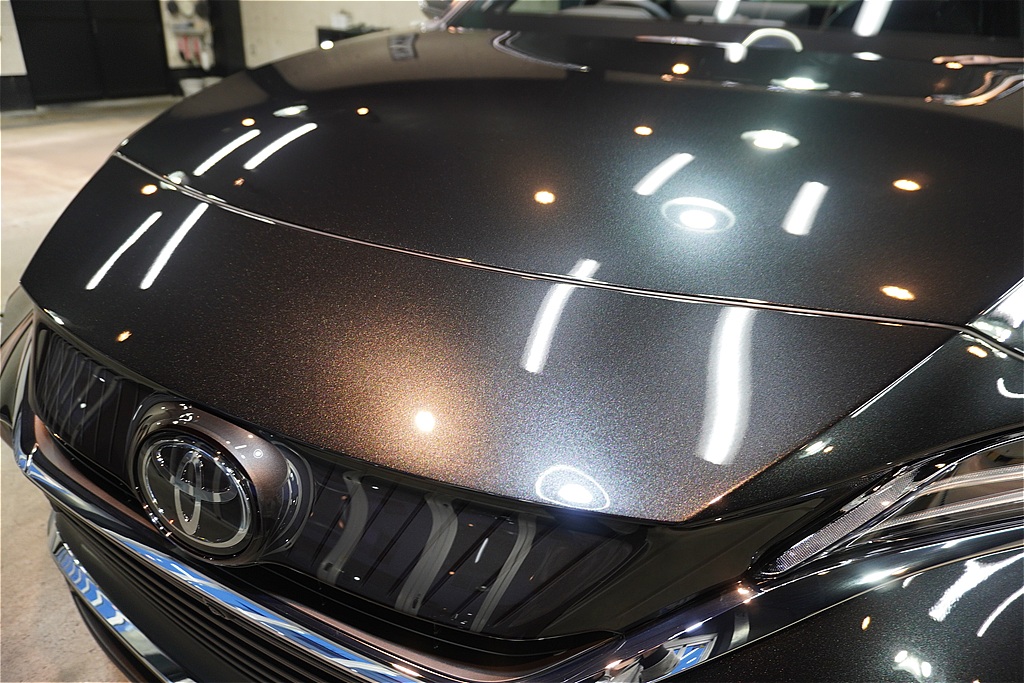リボルト仙台によるハリアー施工。強固なガラス被膜が、東北の厳しい環境下でも大切な愛車の塗装面を紫外線や汚れから強固にガード。