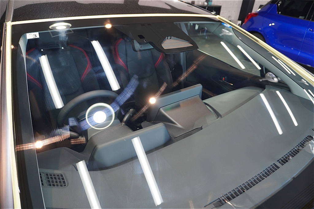 仙台のプロショップによるプリウス窓ガラス撥水。ボディコーティングとセット施工で、愛車全体を汚れから守り、美しさを引き立てます。