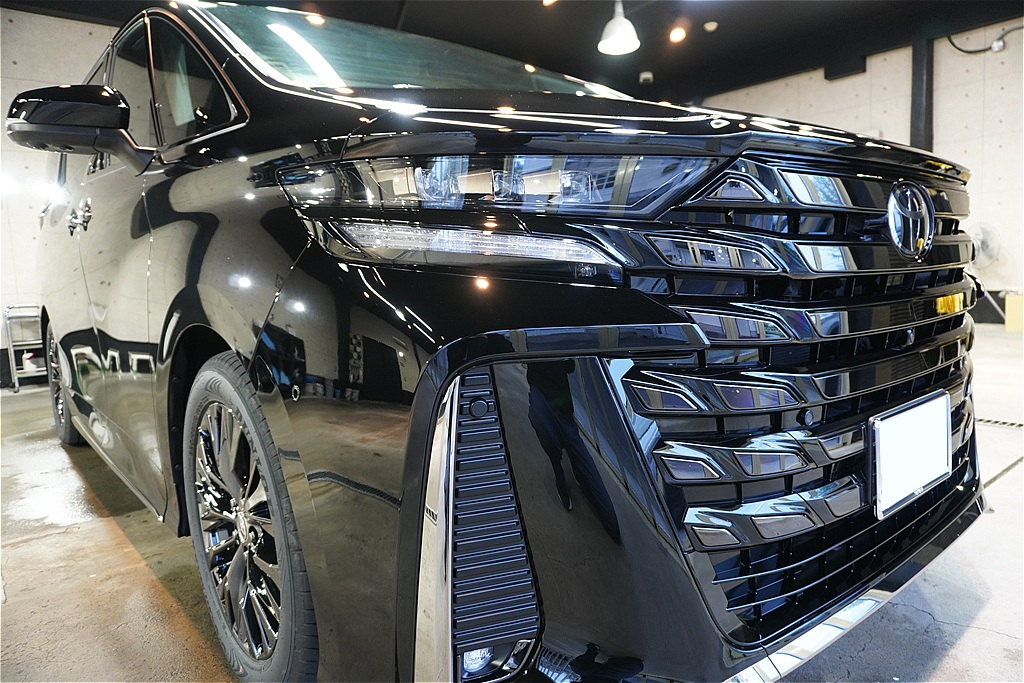 リボルト仙台によるヴェルファイア施工。強固な完全硬化型ガラス被膜が、デリケートな202ブラックを紫外線や汚れから徹底ガード。