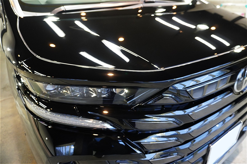 リボルト仙台によるヴェルファイア施工。強固な完全硬化型ガラス被膜が、デリケートな202ブラックを紫外線や汚れから徹底ガード。