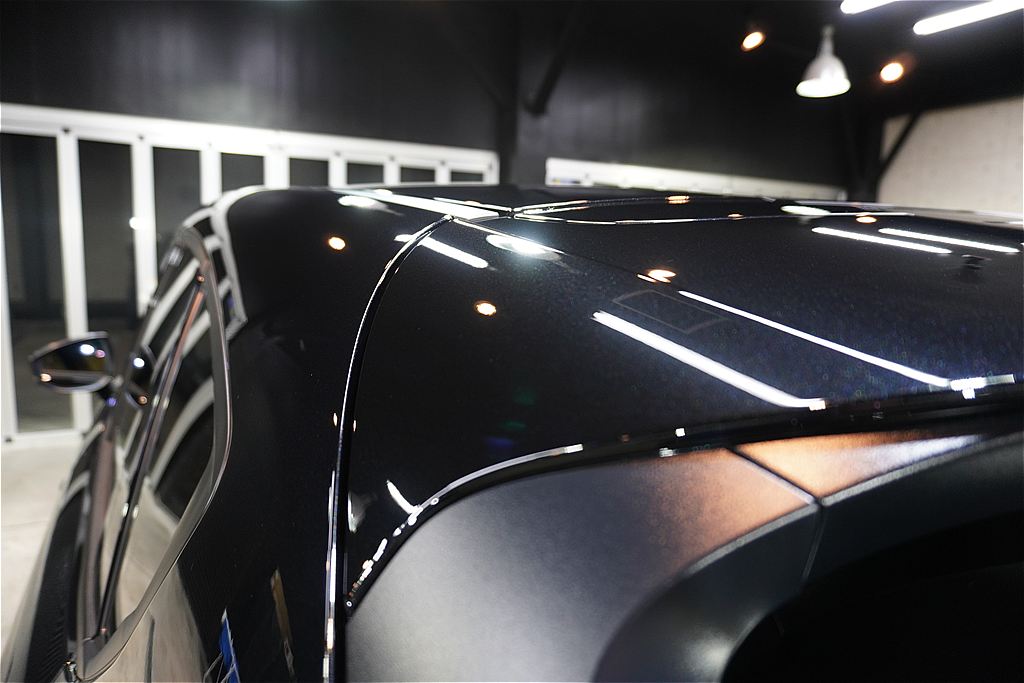 仙台のプロショップによるCX-60施工。緻密な下地処理により、大型のフロントグリルからシグネチャーウイングまで一点の曇りもなく仕上げました。